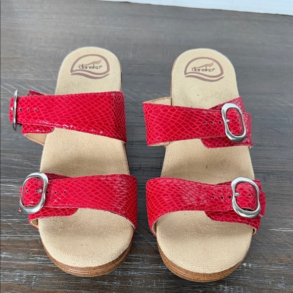 Dansko Sophie Women's Red Leather Snake Two Strap Sandal Size 7.5 EU 38 Comfort - Picture 2 of 10